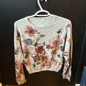 Women’s sweatshirt. All over florals. Size medium.